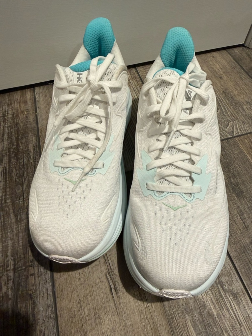 Hoka One One Clifton 10 Size 8.5 NEAR PERFECT